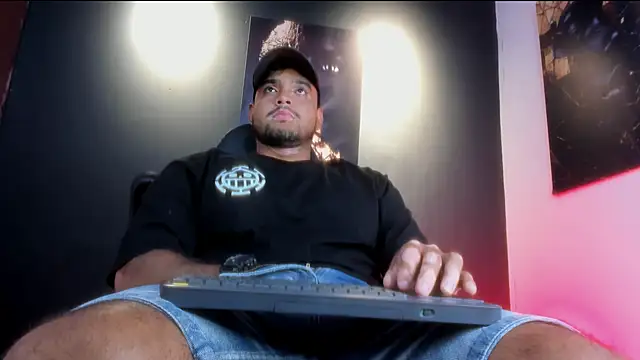 Snapshot of Big_furry_bear13 chatting on 19, 10, 2025 Big furry bear13 online show from 19, 10, 2025