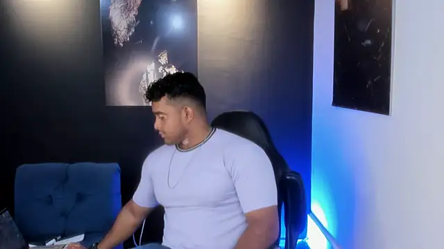 Snapshot of Big_furry_bear13 chatting on 2, 11, 2025 Big furry bear13 online show from 2, 11, 2025