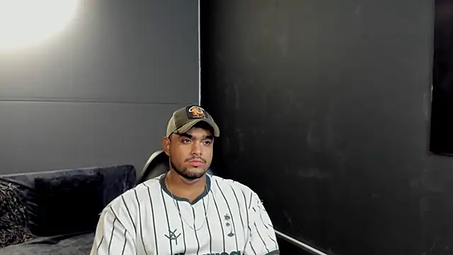 Snapshot of Big_furry_bear13 chatting on 8, 11, 2025 Big furry bear13 online show from 8, 11, 2025