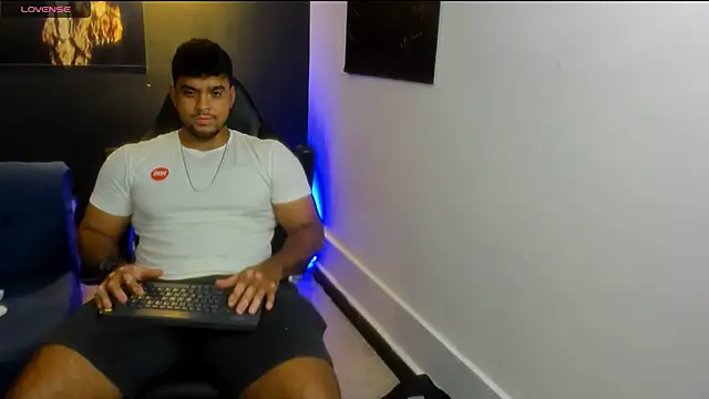 Snapshot of Big_furry_bear13 chatting on 26, 11, 2025 Big furry bear13 online show from 26, 11, 2025