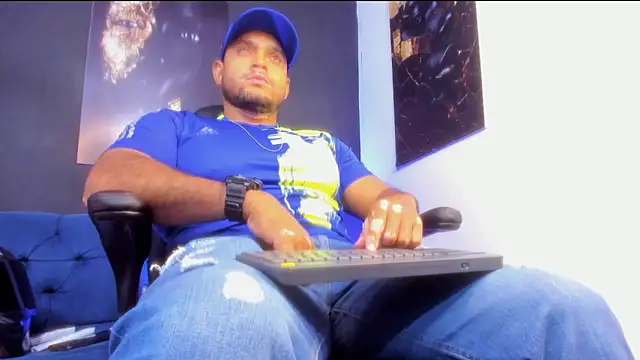 Snapshot of Big_furry_bear13 chatting on 27, 11, 2025 Big furry bear13 online show from 27, 11, 2025