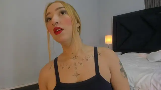 Snapshot of MollyCruz chatting on 15, 2, 2025 MollyCruz online show from 15, 2, 2025