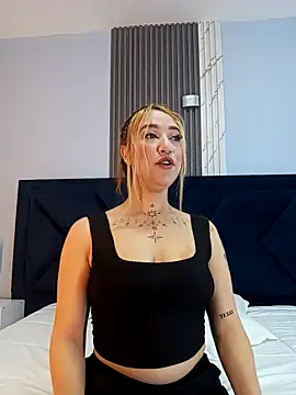 Snapshot of MollyCruz chatting on 1, 3, 2025 MollyCruz online show from 1, 3, 2025