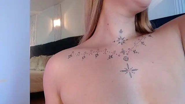 Snapshot of MollyCruz chatting on 25, 9, 2025 MollyCruz online show from 25, 9, 2025