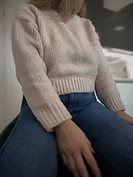 HotXMom online show from 23, 1, 2025