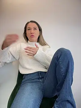 HotXMom online show from 20, 2, 2025