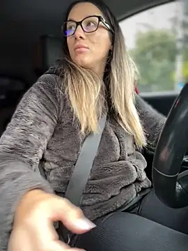 HotXMom online show from 6, 10, 2025