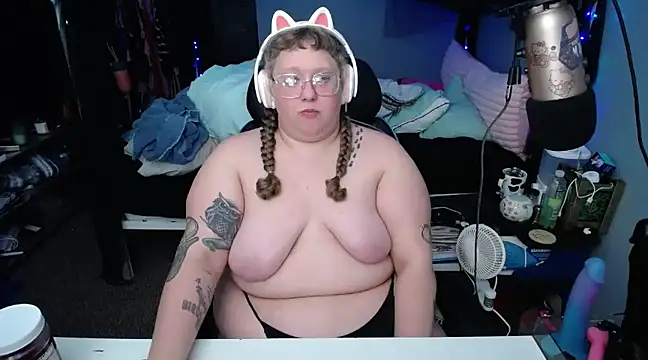 Snapshot of FatVeronica chatting on 12, 2, 2025 FatVeronica online show from 12, 2, 2025