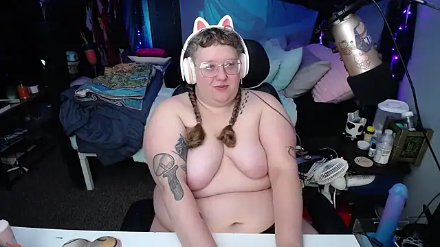 Snapshot of FatVeronica chatting on 22, 2, 2025 FatVeronica online show from 22, 2, 2025