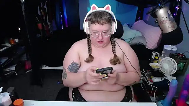 Snapshot of FatVeronica chatting on 28, 2, 2025 FatVeronica online show from 28, 2, 2025