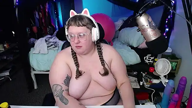 Snapshot of FatVeronica chatting on 12, 3, 2025 FatVeronica online show from 12, 3, 2025