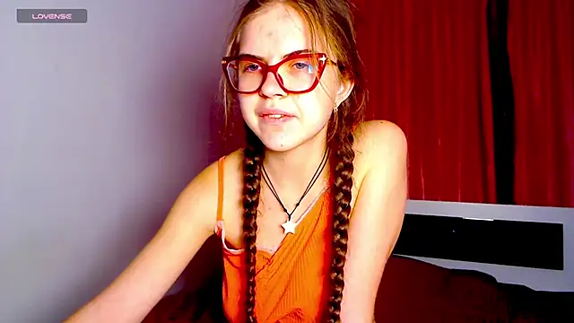 Snapshot of Sarah_HS chatting on 3, 12, 2024 Sarah HS online show from 3, 12, 2024