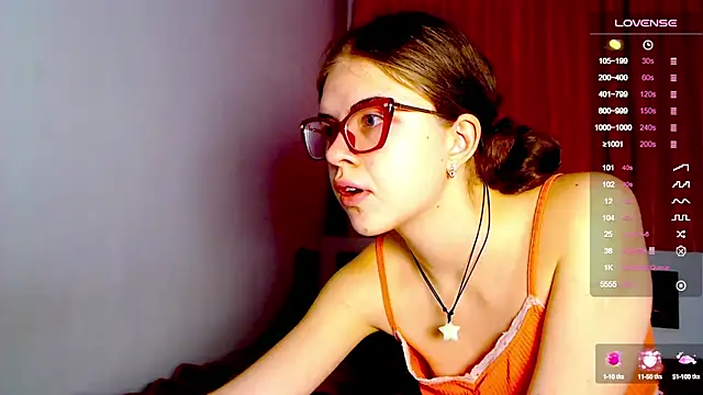 Snapshot of Sarah_HS chatting on 6, 12, 2024 Sarah HS online show from 6, 12, 2024