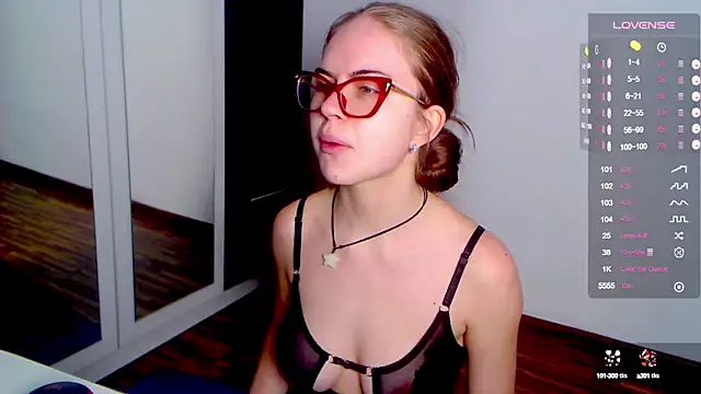 Snapshot of Sarah_HS chatting on 7, 2, 2025 Sarah HS online show from 7, 2, 2025