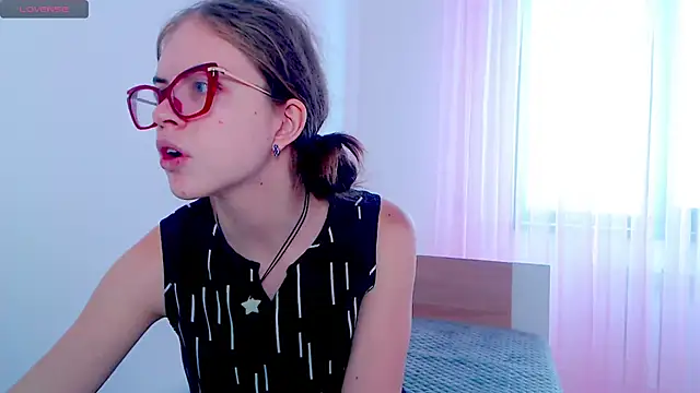 Snapshot of Sarah_HS chatting on 28, 2, 2025 Sarah HS online show from 28, 2, 2025