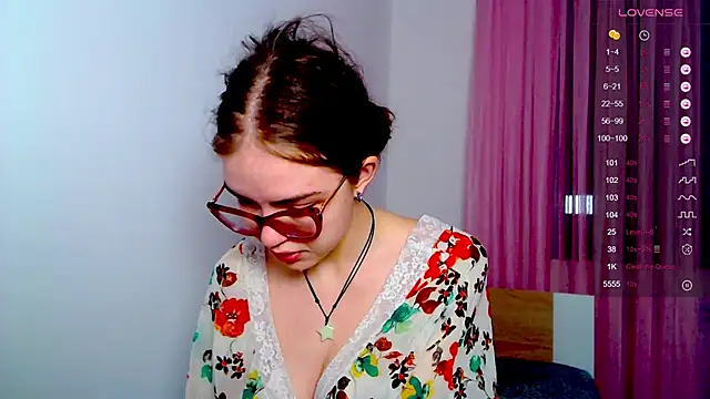 Snapshot of Sarah_HS chatting on 4, 3, 2025 Sarah HS online show from 4, 3, 2025