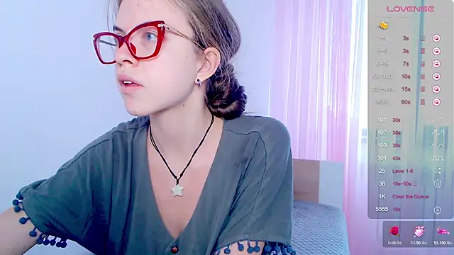 Snapshot of Sarah_HS chatting on 10, 9, 2025 Sarah HS online show from 10, 9, 2025