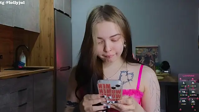 Snapshot of doll_lol_ chatting on 5, 3, 2025 doll lol online show from 5, 3, 2025