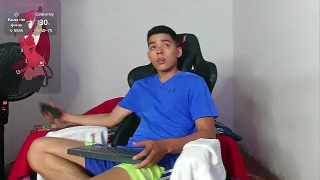 Snapshot of cutes_baby chatting on 3, 12, 2024 cutes baby online show from 3, 12, 2024