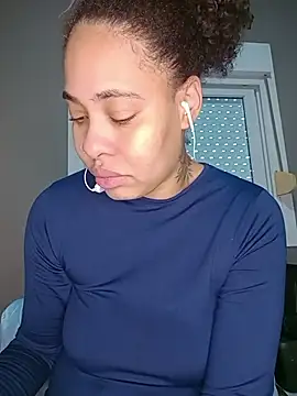 Snapshot of Su_Duarte_1 chatting on 14, 5, 2026 Su Duarte 1 online show from 14, 5, 2026