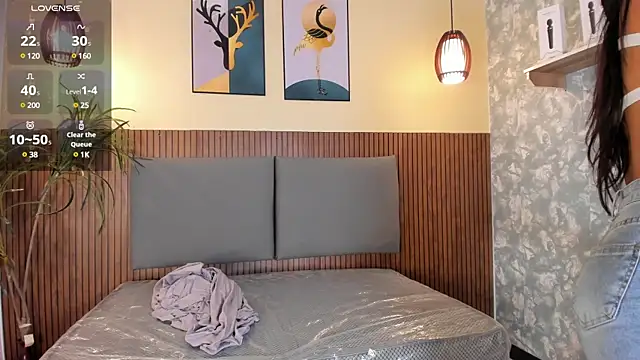 NicolleeEvanss online show from 18, 3, 2025