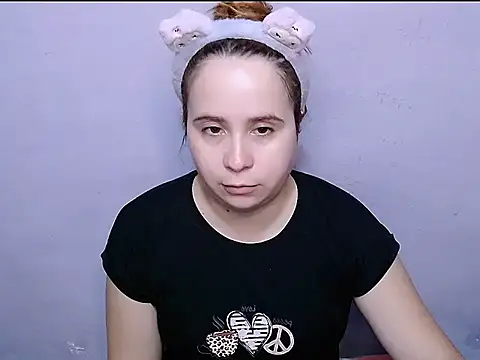 Snapshot of SubLayla01 chatting on 3, 7, 2026 SubLayla01 online show from 3, 7, 2026