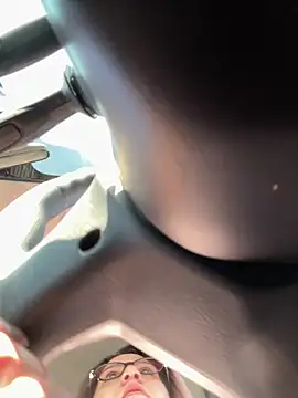 Snapshot of amooraaamoon chatting on 8, 11, 2025 amooraaamoon online show from 8, 11, 2025