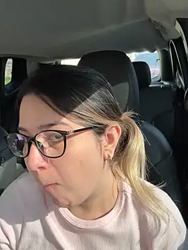 Snapshot of amooraaamoon chatting on 15, 11, 2025 amooraaamoon online show from 15, 11, 2025