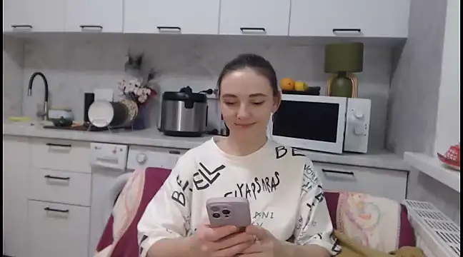 Snapshot of StacyMind chatting on 6, 12, 2024 StacyMind online show from 6, 12, 2024