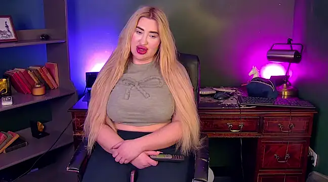 Snapshot of FerrariRedxBabestation chatting on 5, 3, 2025 FerrariRedxBabestation online show from 5, 3, 2025