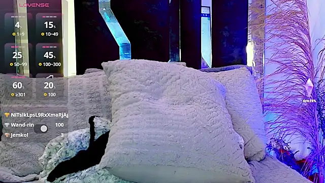 Snapshot of honey_skin chatting on 4, 11, 2025 honey skin online show from 4, 11, 2025