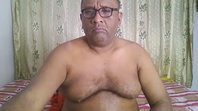 Snapshot of Beargryzzly chatting on 12, 1, 2025 Beargryzzly online show from 12, 1, 2025