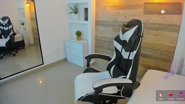 Snapshot of candy_summer28 chatting on 2, 3, 2026 candy summer28 online show from 2, 3, 2026