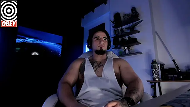 Snapshot of kingbear777 chatting on 21, 11, 2025 kingbear777 online show from 21, 11, 2025