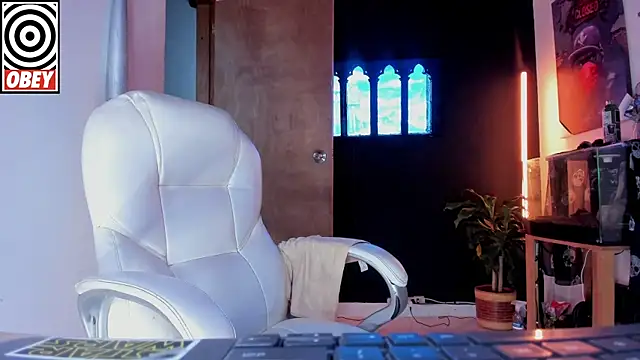 Snapshot of kingbear777 chatting on 1, 12, 2025 kingbear777 online show from 1, 12, 2025