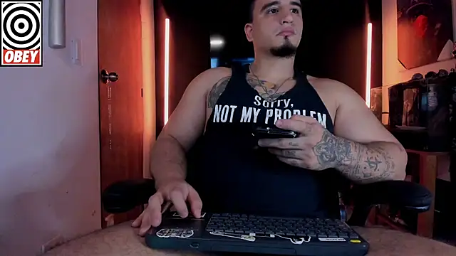 Snapshot of kingbear777 chatting on 21, 12, 2025 kingbear777 online show from 21, 12, 2025