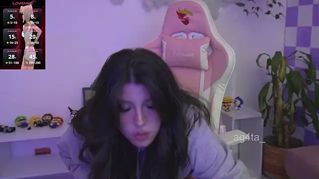 Snapshot of Ag4ta_ chatting on 13, 11, 2025 Ag4ta online show from 13, 11, 2025