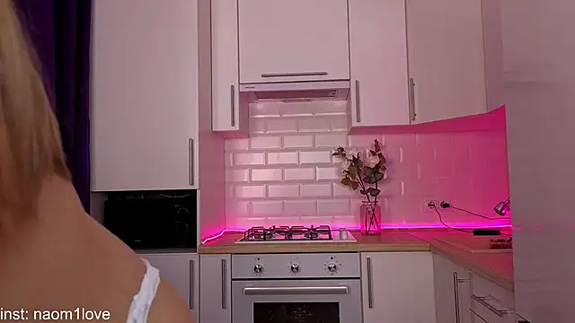 Snapshot of Naomi_Girly chatting on 13, 10, 2025 Naomi Girly online show from 13, 10, 2025