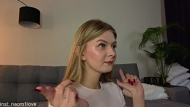 Snapshot of Naomi_Girly chatting on 20, 10, 2025 Naomi Girly online show from 20, 10, 2025