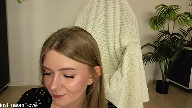 Snapshot of Naomi_Girly chatting on 19, 11, 2025 Naomi Girly online show from 19, 11, 2025