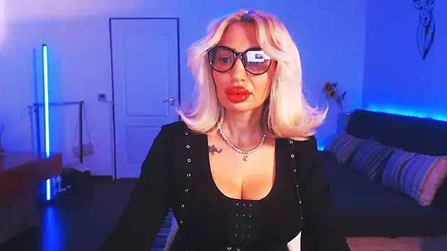 beauty chl0e online show from 30, 12, 2024