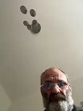 Snapshot of Shyboy817 chatting on 4, 11, 2025 Shyboy817 online show from 4, 11, 2025