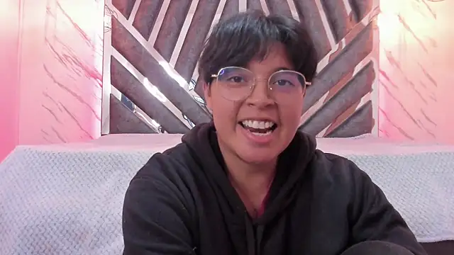 Emmapark  online show from 15, 2, 2025