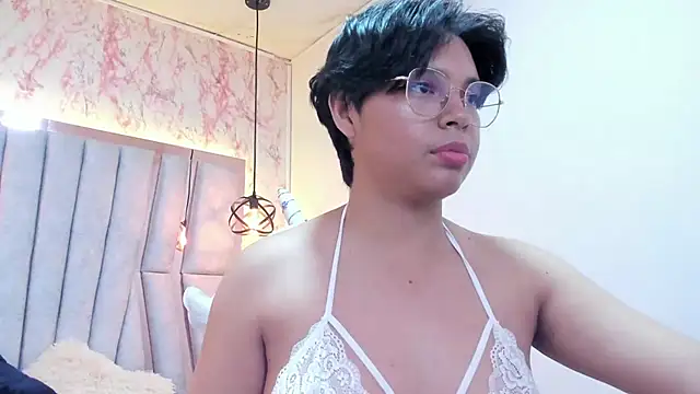 Emmapark  online show from 4, 3, 2025