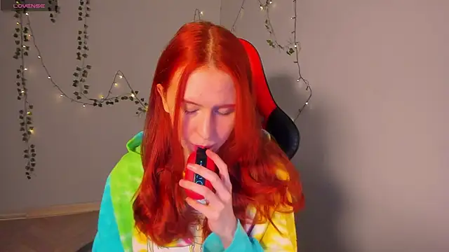 Snapshot of FruttiTatti chatting on 4, 11, 2025 FruttiTatti online show from 4, 11, 2025