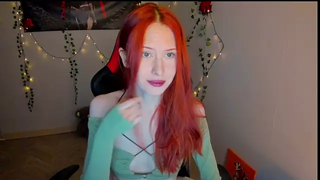 Snapshot of FruttiTatti chatting on 5, 12, 2025 FruttiTatti online show from 5, 12, 2025