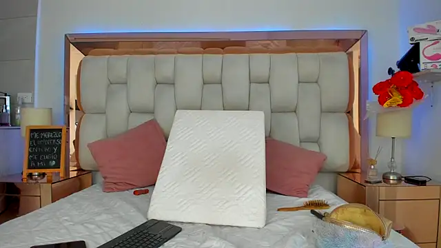 Snapshot of emilyparkerr01 chatting on 23, 10, 2025 emilyparkerr01 online show from 23, 10, 2025