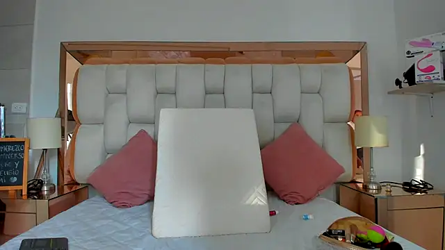 Snapshot of emilyparkerr01 chatting on 27, 10, 2025 emilyparkerr01 online show from 27, 10, 2025