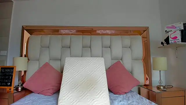 Snapshot of emilyparkerr01 chatting on 15, 11, 2025 emilyparkerr01 online show from 15, 11, 2025