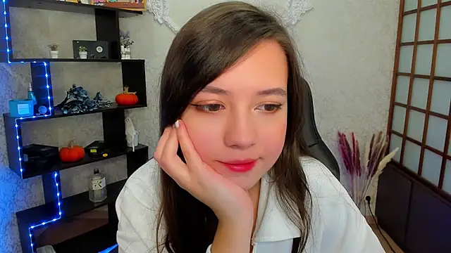 Lina Brownie online show from 6, 12, 2024